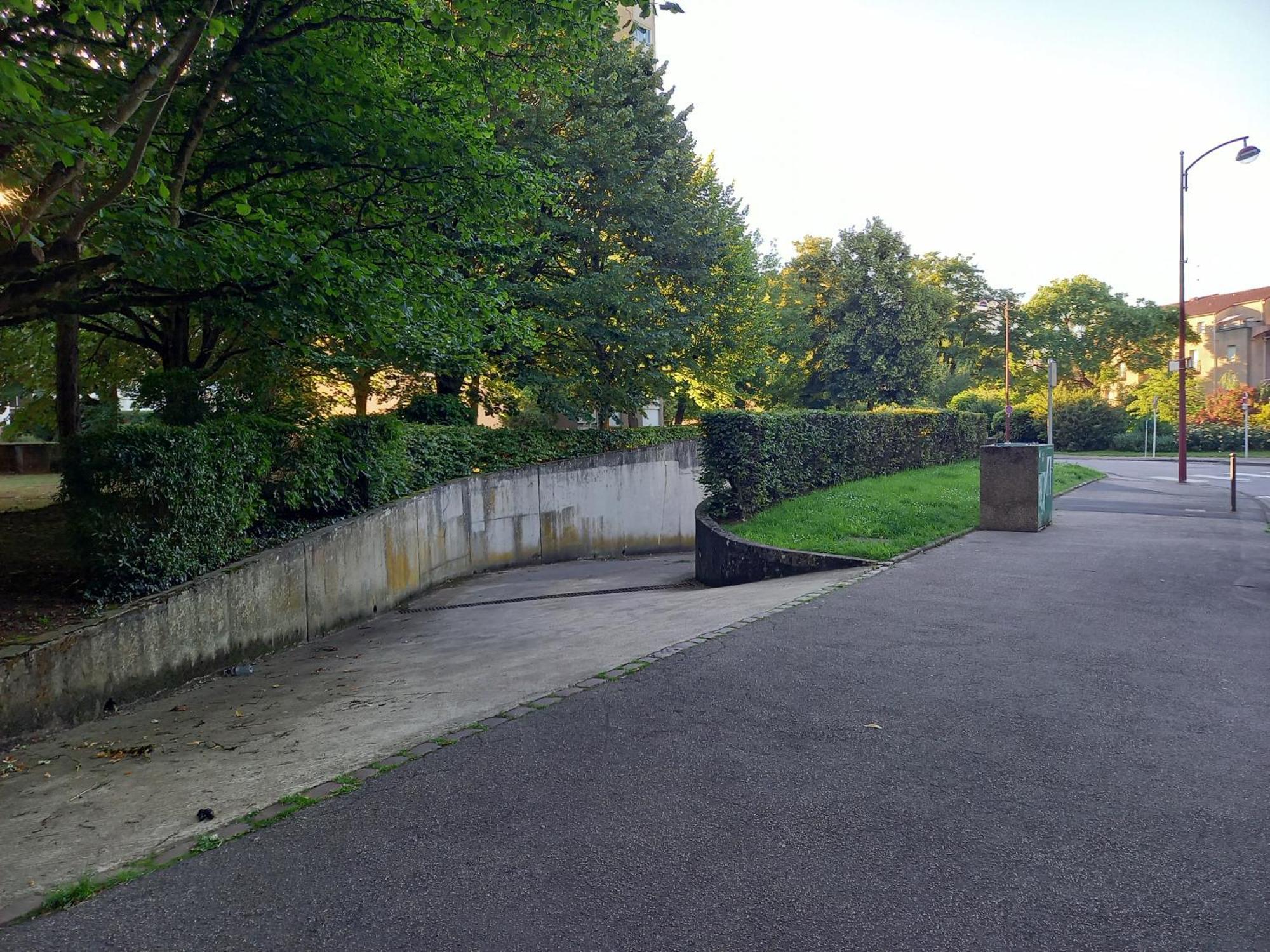 F2 65M2 Parking Prive Avec Une Belle Vue Metz Exterior photo